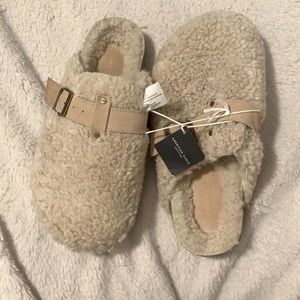 American Eagle slip on shoes